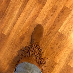 Minnetonka moccasin boots